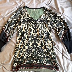 Adorable long-sleeved Free People dress/tunic! Size small, lightly worn